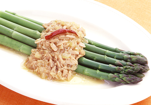 アスパラのガーリックツナソース